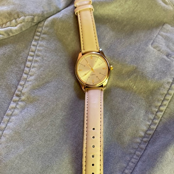 Ladies fashion gold tone watch with quartz face, and a cream faux leather band. - Picture 2 of 11